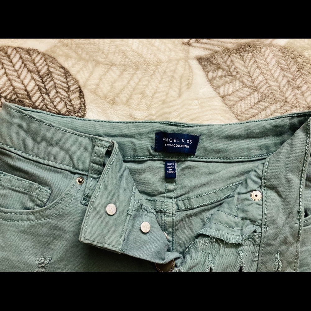 Mini shorts💚 - Picture 6 of 7
